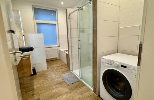 Wolthusen Apartment | Family-Friendly Altbauwohnung at Kesselschleuse with High Ratings