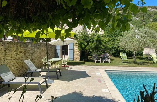 Venasque Bed & Breakfast | Cozy Guest Room in the Heart of Provence, Venasque