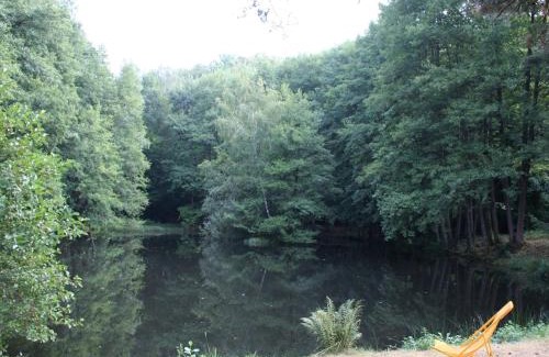 Le Clerjus Bed & Breakfast | Elegant "Rubis" Room with Terrace & Pond Views - 10/10 Rated