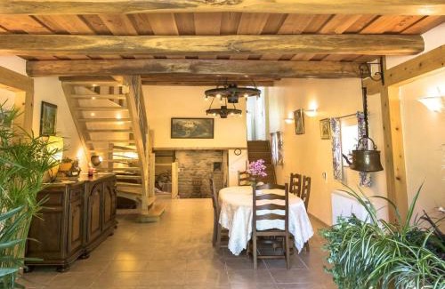 Le Clerjus Bed & Breakfast | Elegant "Rubis" Room with Terrace & Pond Views - 10/10 Rated