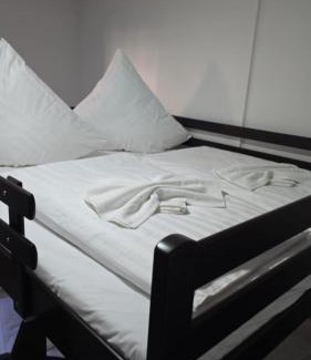 Plauen Apartment | Charmante EG-Ferienwohnung für max 6 Personen, nähe Vogtland-Klinikum, Innenstadt, Bahnhof & Sehenswürdigkeiten
