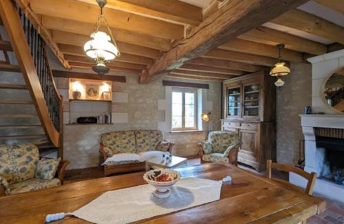 Lye House | Idyllic Farmhouse Near Loire Castles & Beauval Zoo