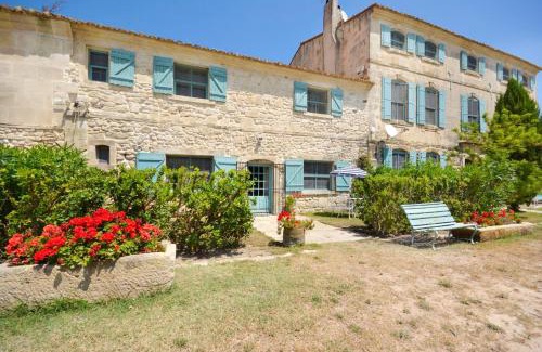 Saintes-Maries-de-la-Mer House | Inviting 4-Star Maison with Shared Pool in Saintes Maries