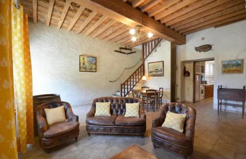 Saintes-Maries-de-la-Mer House | Inviting 4-Star Maison with Shared Pool in Saintes Maries