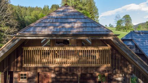 Stanz Im Murztal Apartment | Cozy Guest Apartment in Historic Alpine Farmhouse