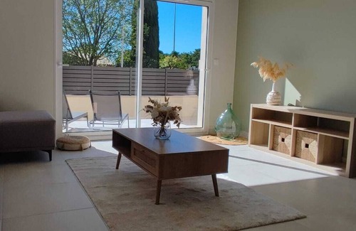 Sagries House | Modern Comfort: Family-Friendly Home Near Uzès with Ocean View