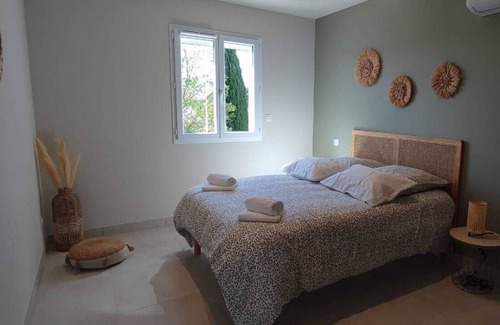 Sagries House | Modern Comfort: Family-Friendly Home Near Uzès with Ocean View