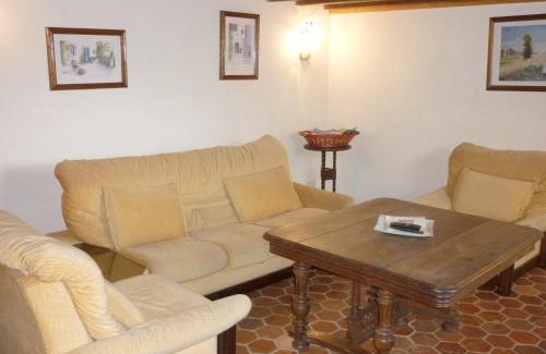 Touffreville-sur-Eu House | Cozy 2-Bedroom Maison with Garden & WiFi near the Beach