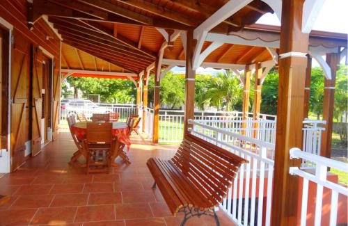 Massioux House | Welcoming 3-Bedroom Home with Garden & WiFi near Anse Bertrand