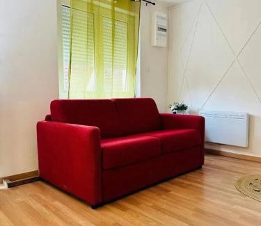 Clermont House | Cozy One-Bedroom with Terrace, WiFi & Family-Friendly Perks