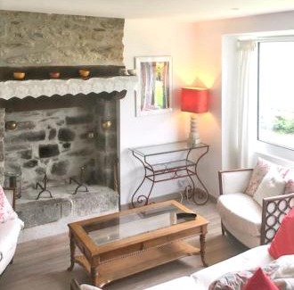 Huelgoat House | Cozy 2-Bedroom Retreat with Garden & WiFi in Huelgoat