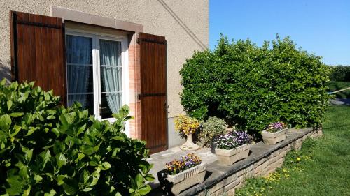 Valderies House | Discover a Cozy Farmhouse Retreat - Guest Rated 9.3