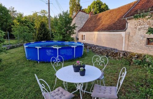 Ajat House | Inviting 3-Bedroom Retreat with Garden and Pool in Périgord
