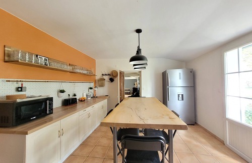 Saint-Urbain House | Beautiful House with Pool in the Heart of the Marshes