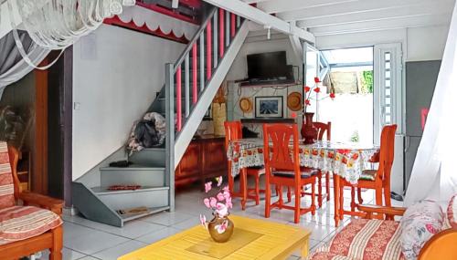 Trois-Rivieres House | Delightful Home with Garden in Trois Rivieres