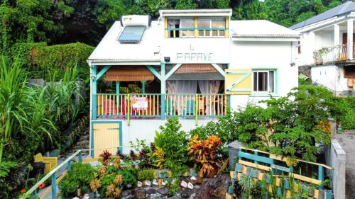 Trois-Rivieres House | Delightful Home with Garden in Trois Rivieres
