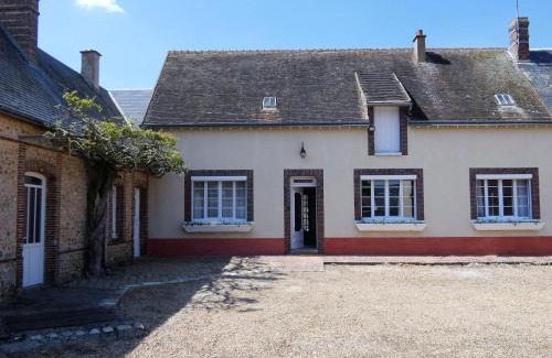 Challet House | Cozy Retreat in a Historic Farmhouse Near Tourist Attractions