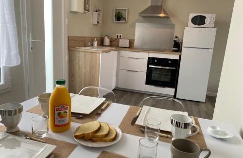 Cognac House | Cozy Home with Private Courtyard & Child-Friendly Amenities