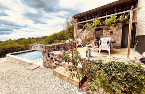 Astaillac House | Inviting Country House with Pool, Pet & Child Friendly