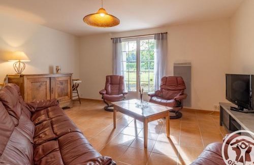 Coutures House | Tranquil Country Home with WiFi & BBQ near Angers