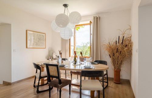 Les Salles House | Peaceful Family Retreat with 5 Bedrooms and Child Amenities