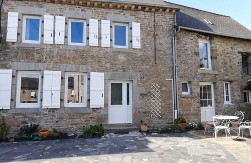 Mece House | Renovated Family Home with Spa Near Charming Breton Village