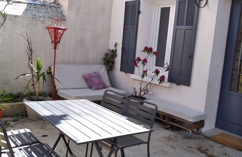 8th Arrondissement House | Beautiful Fishing House Steps from the Beach with Pool