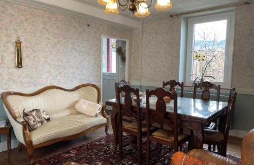 Arfeuilles House | Family-Friendly Retreat with Private Courtyard Near Nature