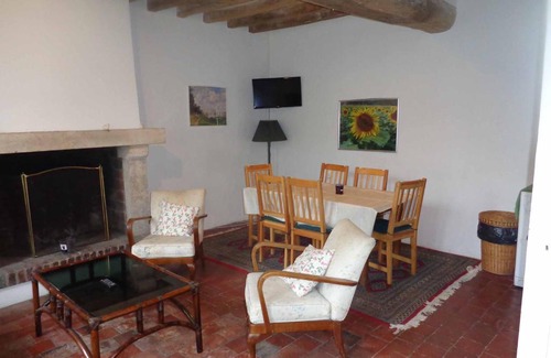 Sepeaux House | Family-Friendly Charmante Maison with Pet Amenities