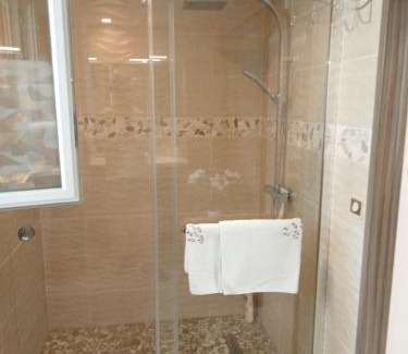 Parentis-en-Born House | Charming Maisonnette: 4-Star Stay with Perfect Reviews