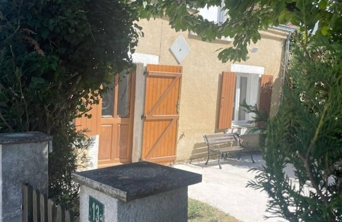Sainte-Fauste House | Inviting Countryside Retreat with Eco-Friendly Amenities