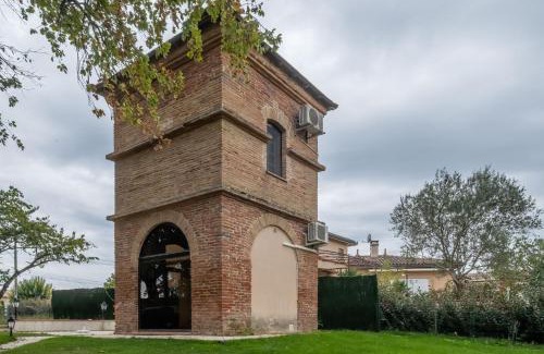 Villemur-sur-Tarn House | Inviting Home in Villemur sur Tarn with Shared Pool