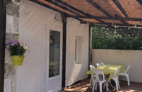 La Tremblade House | Inviting Villa Near the Ocean with Pool and Garden Retreat