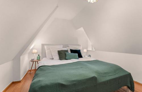 Altstadt Apartment | Cozy Maisonette in Schnoor - Family-Friendly Retreat
