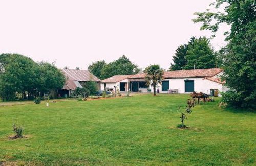 La Garnache House | Quaint Countryside Retreat: Pet & Child Friendly Haven