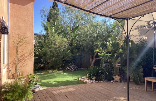 L'Evescat House | Cozy Villa with Spa, Steps from the Beach and Family-Friendly