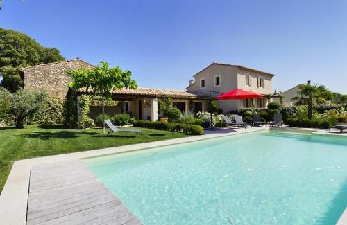 Eygalieres House | Delightful Villa in Eygalière with Pool and Beautiful Garden