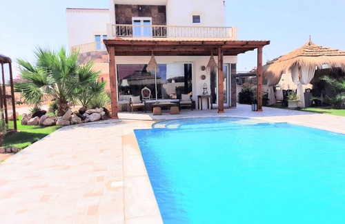 Djerba Midun Villa | Enchanting Villa for Your Perfect Oceanfront Getaway