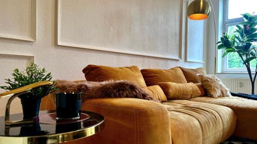 Schleußig Apartment | Historic Altbau in Schleußig with Balcony & Family-Friendly