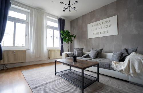 Zentrum-Sued Apartment | Boho Retreat: 4-Star Hotel Near Center with Workspace