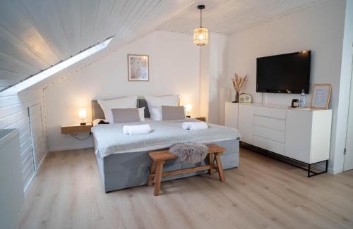Unterallgau Apartment | Delightful Apartment with Balcony - 9.3/10 Guest Rated