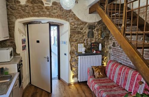 Almenno San Salvatore Apartment | Family-Friendly Getaway at Charme Apartment St Tome