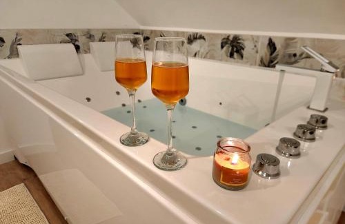 Cambrai Apartment | Relaxing Stargaze Retreat with Spa and Hot Tub Amenities