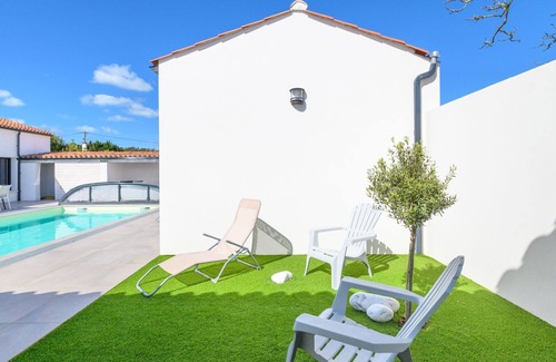Barbatre House | Experience Comfort at Charme de la Blancharderie