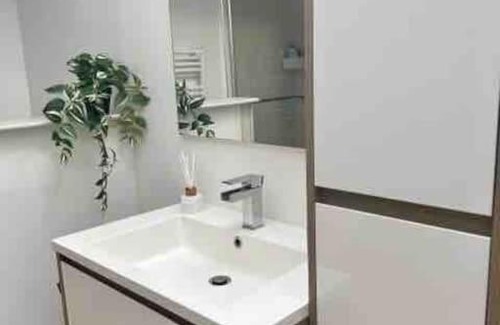 Vernou-la-Celle-sur-Seine Apartment | Peaceful Retreat 45 Min from Paris - Pet & Child Friendly