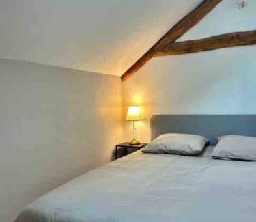Vernou-la-Celle-sur-Seine Apartment | Peaceful Retreat 45 Min from Paris - Pet & Child Friendly