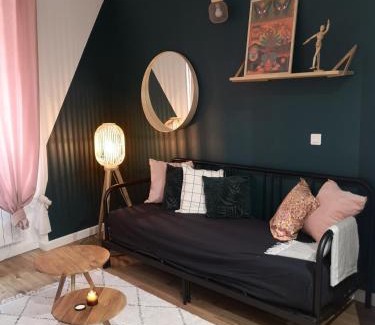 Decre-Cathedrale Apartment | Elegant Comfort in the Heart of Historic City Center