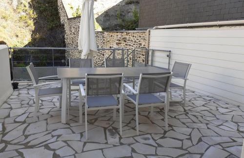 Granville House | Tranquil Retreat with Spectacular Ocean View at the Port