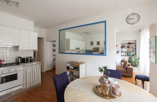 San Marco Apartment | Elegant 1-Bedroom Retreat in Brera with Spa & Hot Tub