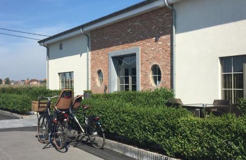 Raversijde Hotel | Guest Rated 9/10 at Charmehotel Kruishof with Pool & Hot Tub